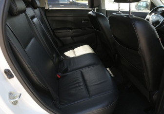 Подержанный автомобиль Peugeot 4008 2012 года (12 фото)