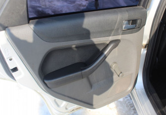 Подержанный автомобиль Ford Focus Hatchback 2005 года (15 фото)