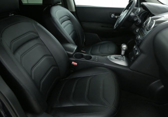 Подержанный автомобиль Nissan Qashqai 2007 года (10 фото)