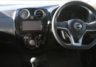 Подержанный автомобиль Nissan Note 2017 года (14 фото)