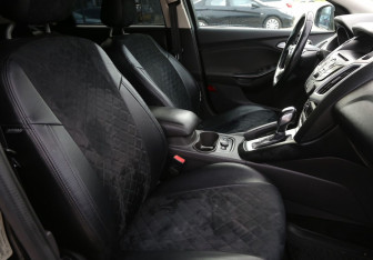 Подержанный автомобиль Ford Focus Hatchback 2014 года (10 фото)