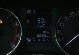 Подержанный автомобиль Skoda Rapid Liftback 2017 года (18 фото)