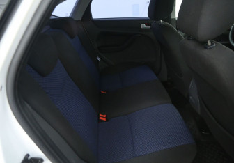 Подержанный автомобиль Ford Focus Hatchback 2008 года (11 фото)