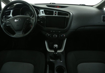 Подержанный автомобиль Kia Ceed Hatchback 2013 года (12 фото)