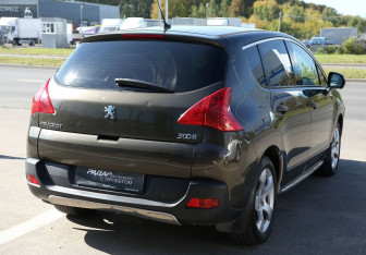 Подержанный автомобиль Peugeot 3008 2011 года (6 фото)