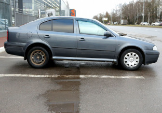 Подержанный автомобиль Skoda Octavia Liftback 2008 года (7 фото)