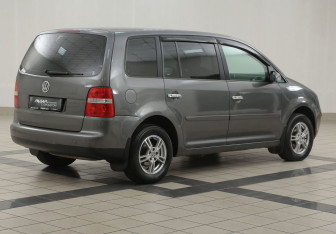 Подержанный автомобиль Volkswagen Touran 2005 года (4 фото)