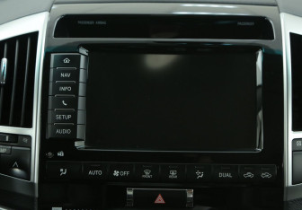 Подержанный автомобиль Toyota Land Cruiser Suv 2013 года (13 фото)