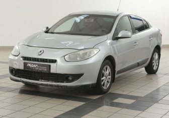 Подержанный автомобиль Renault Fluence 2012 года (8 фото)