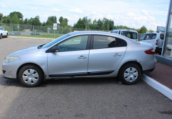 Подержанный автомобиль Renault Fluence 2011 года (4 фото)