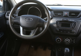 Подержанный автомобиль Kia Rio Sedan 2012 года (14 фото)