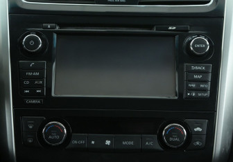 Подержанный автомобиль Nissan Teana 2014 года (14 фото)