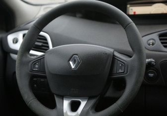 Подержанный автомобиль Renault Scenic 2010 года (16 фото)