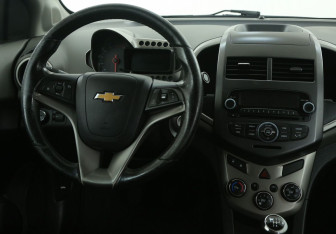 Подержанный автомобиль Chevrolet Aveo Sedan 2012 года (14 фото)