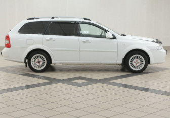 Подержанный автомобиль Chevrolet Lacetti Wagon 2010 года (5 фото)