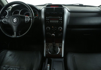 Подержанный автомобиль Suzuki Grand Vitara 2007 года (12 фото)