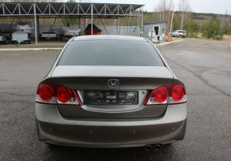 Подержанный автомобиль Honda Civic Sedan 2008 года (6 фото)