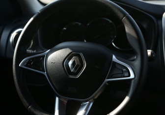 Подержанный автомобиль Renault Sandero 2019 года (16 фото)