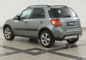 Подержанный автомобиль Suzuki SX4 Hatchback 2012 года (2 фото)