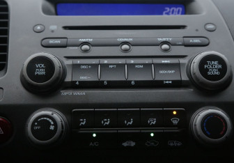 Подержанный автомобиль Honda Civic Sedan 2006 года (15 фото)