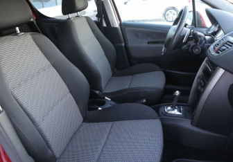 Подержанный автомобиль Peugeot 207 Hatchback 2010 года (10 фото)