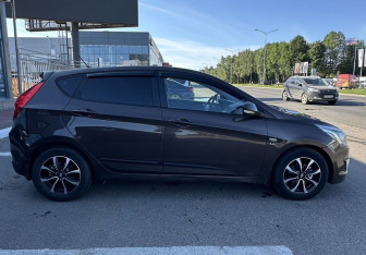 Подержанный автомобиль Hyundai Solaris Hatchback 2015 года (3 фото)