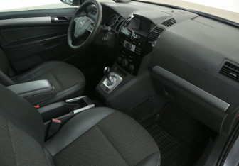 Подержанный автомобиль Opel Zafira Compactvan 2008 года (9 фото)