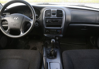 Подержанный автомобиль Hyundai Sonata 2006 года (12 фото)