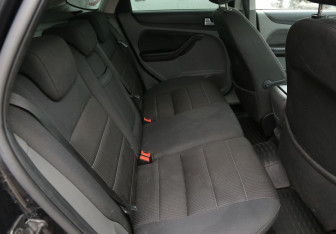 Подержанный автомобиль Ford Focus Hatchback 2009 года (11 фото)