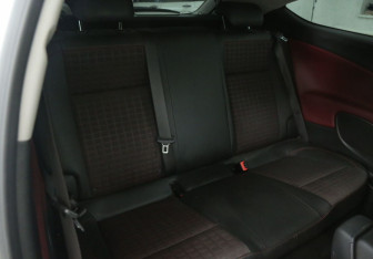 Подержанный автомобиль Opel Astra Hatchback 2012 года (11 фото)