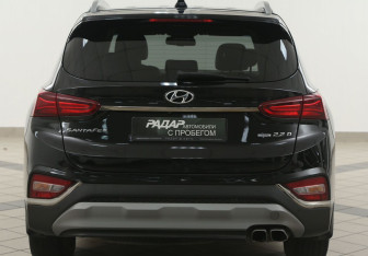 Подержанный автомобиль Hyundai Santa Fe 2019 года (3 фото)
