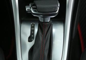 Подержанный автомобиль Opel Astra Hatchback 2012 года (15 фото)