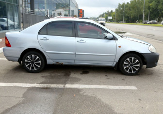 Подержанный автомобиль Toyota Corolla Sedan 2004 года (7 фото)