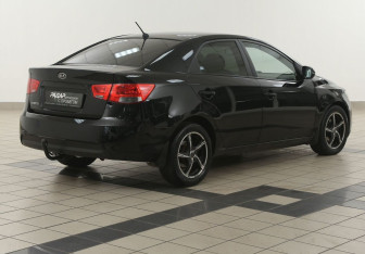 Подержанный автомобиль Kia Cerato Sedan 2010 года (4 фото)