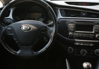 Подержанный автомобиль Kia Ceed Wagon 2017 года (14 фото)