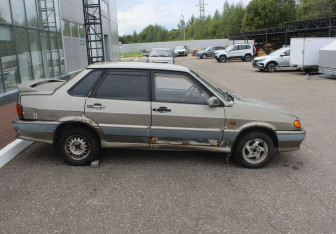Подержанный автомобиль LADA (ВАЗ) 2115 2002 года (8 фото)