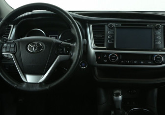 Подержанный автомобиль Toyota Highlander 2014 года (14 фото)