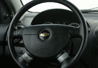 Подержанный автомобиль Chevrolet Aveo Sedan 2011 года (16 фото)