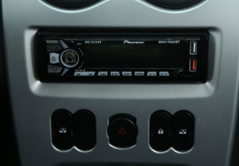 Подержанный автомобиль Renault Sandero 2014 года (13 фото)