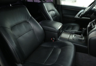 Подержанный автомобиль Toyota Land Cruiser Suv 2013 года (10 фото)