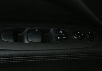 Подержанный автомобиль Nissan Pathfinder 2014 года (18 фото)