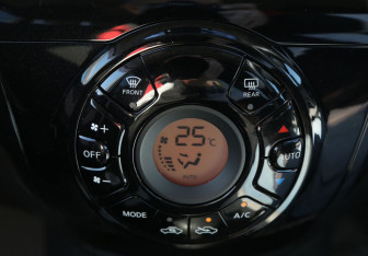 Подержанный автомобиль Nissan Note 2017 года (17 фото)