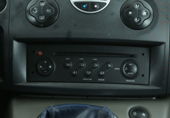 Подержанный автомобиль Renault Scenic 2008 года (13 фото)