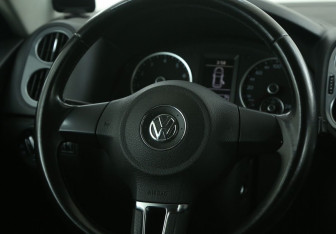 Подержанный автомобиль Volkswagen Tiguan 2014 года (16 фото)