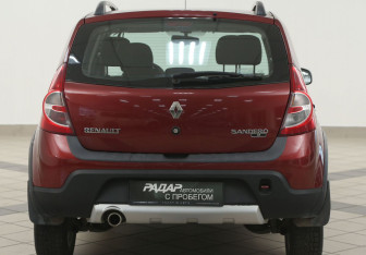 Подержанный автомобиль Renault Sandero 2013 года (3 фото)