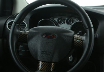 Подержанный автомобиль Ford Focus Hatchback 2008 года (15 фото)