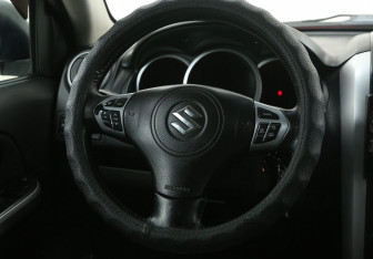 Подержанный автомобиль Suzuki Grand Vitara 2011 года (16 фото)