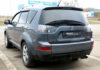 Подержанный автомобиль Mitsubishi Outlander 2008 года (4 фото)