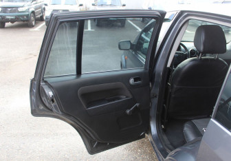 Подержанный автомобиль Ford Fusion 2005 года (11 фото)