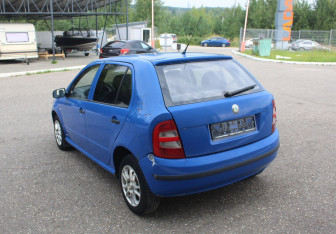 Подержанный автомобиль Skoda Fabia Hatchback 2003 года (5 фото)